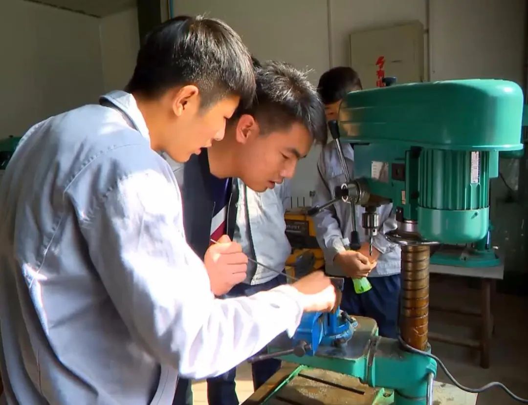 平羅縣職業教育中心2021年招生簡章 機械電氣設備銷售專業